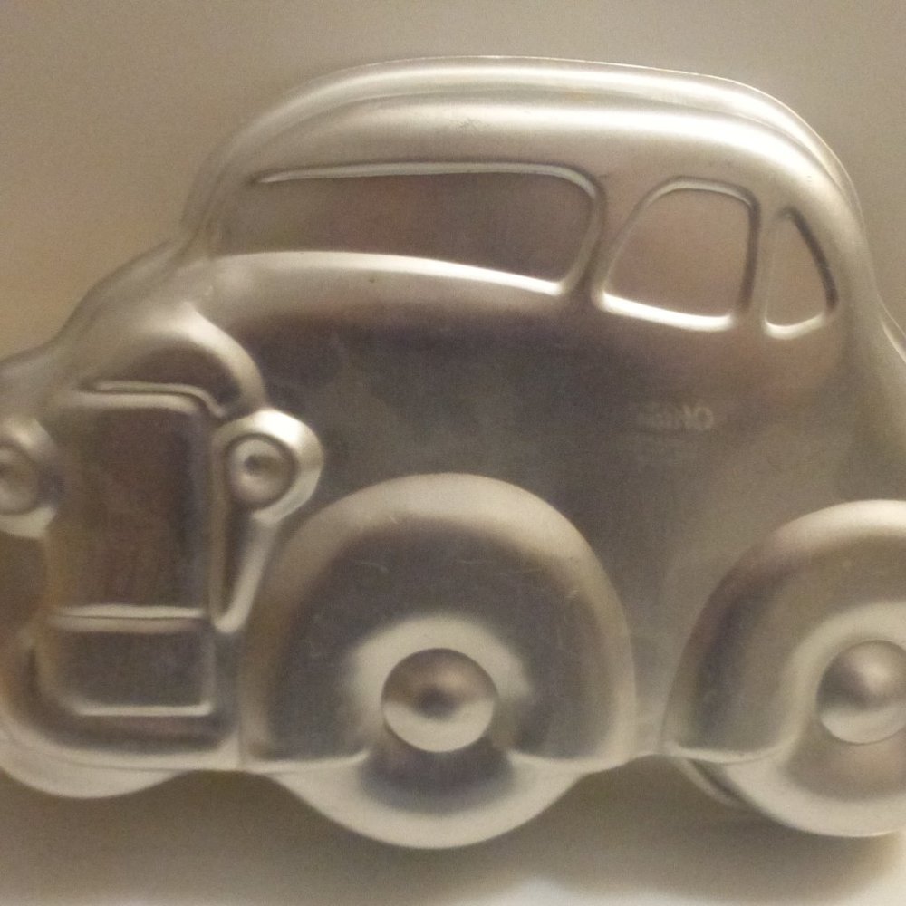 BNA CAR Cake Pan Baking Pan Birthday Party Paramount P…